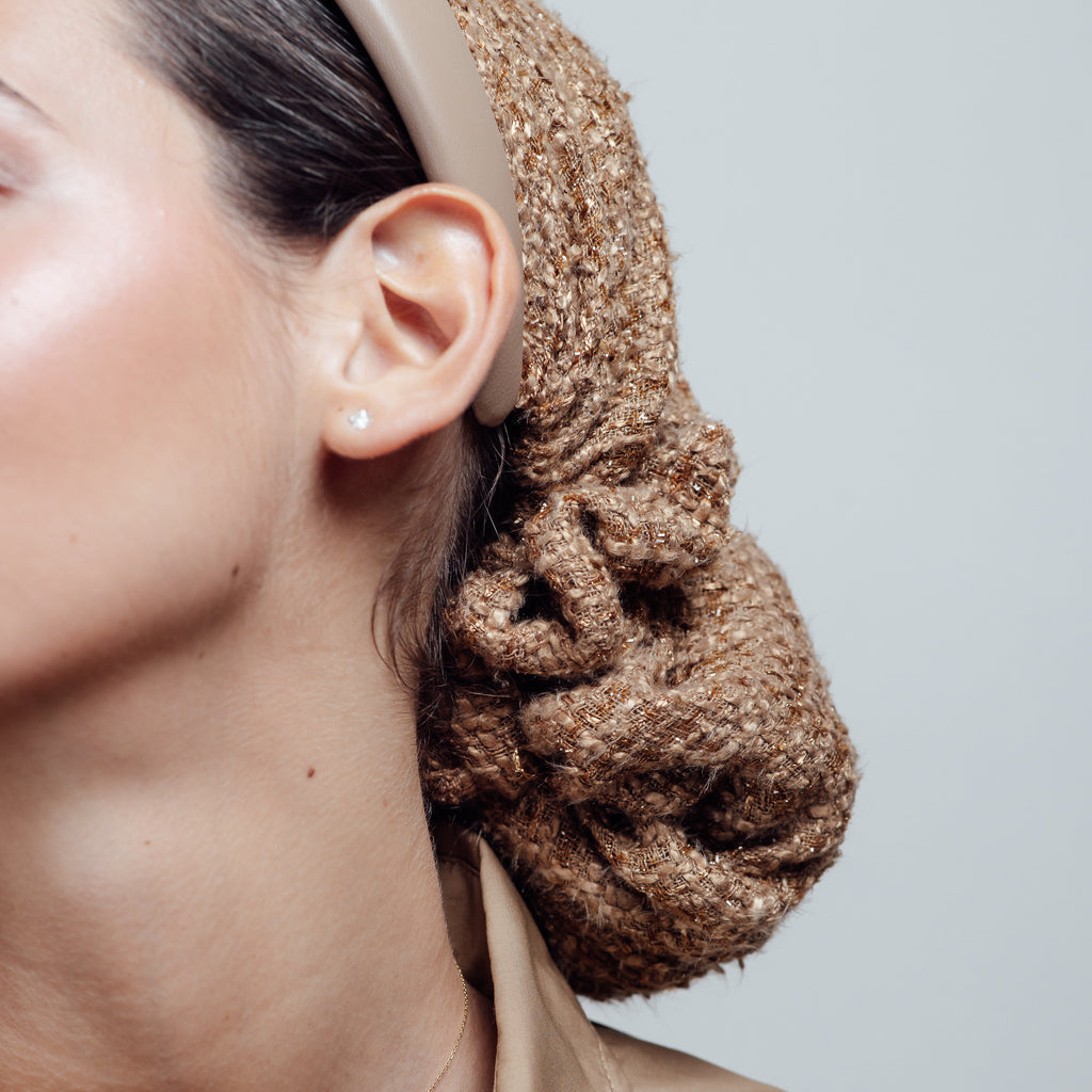 Sandel — profil, reflets dorés du tweed texturé