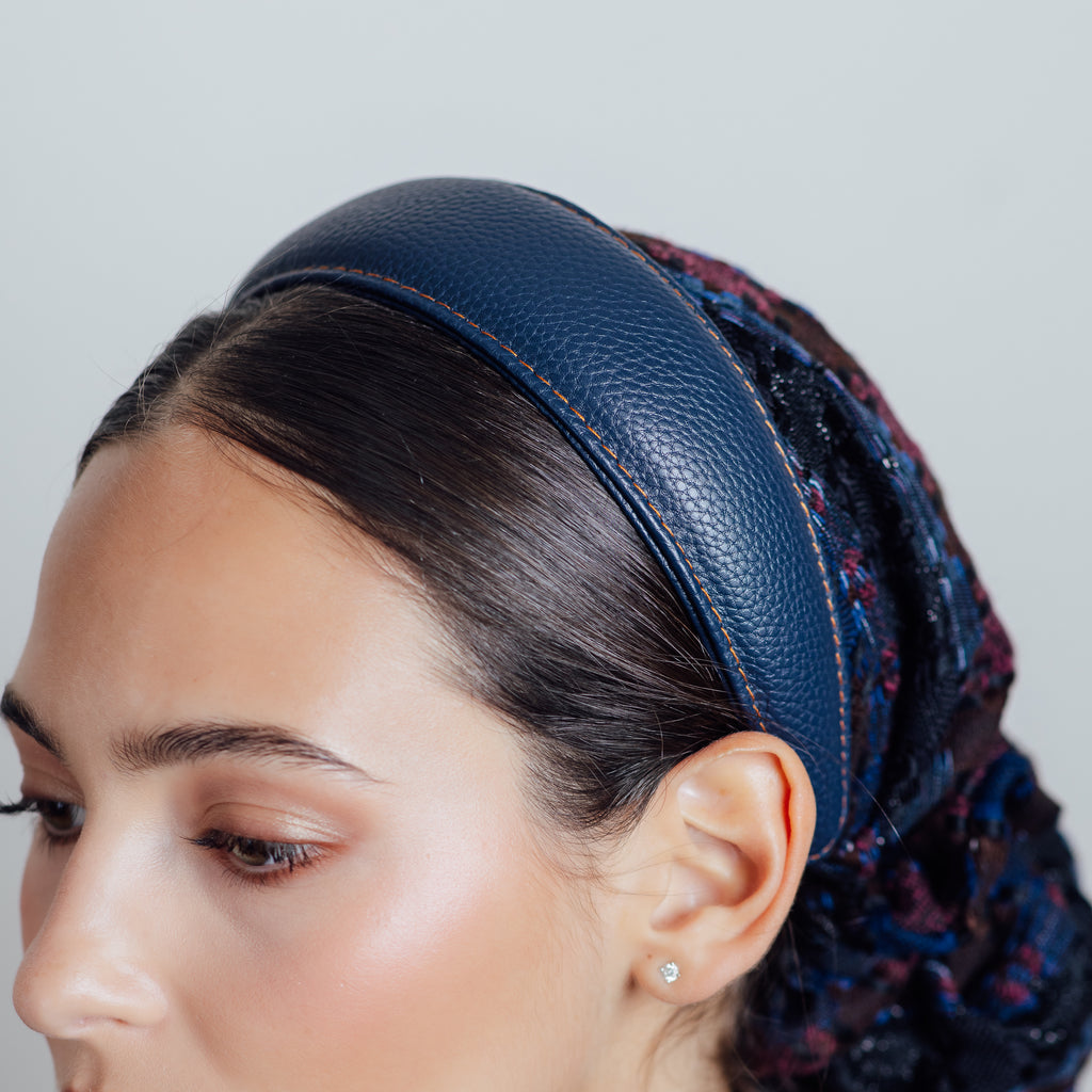 Navydy Bleu — trois-quarts, largeur du bandeau en cuir vegan marine