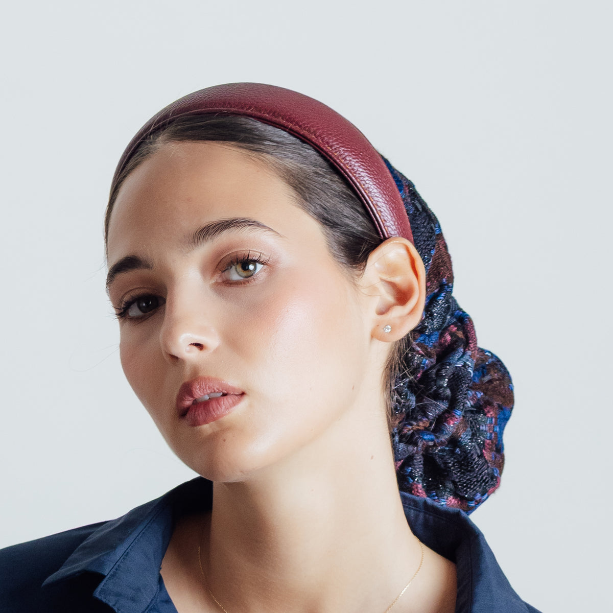Navydy Bordeaux — porté de face, visage dégagé