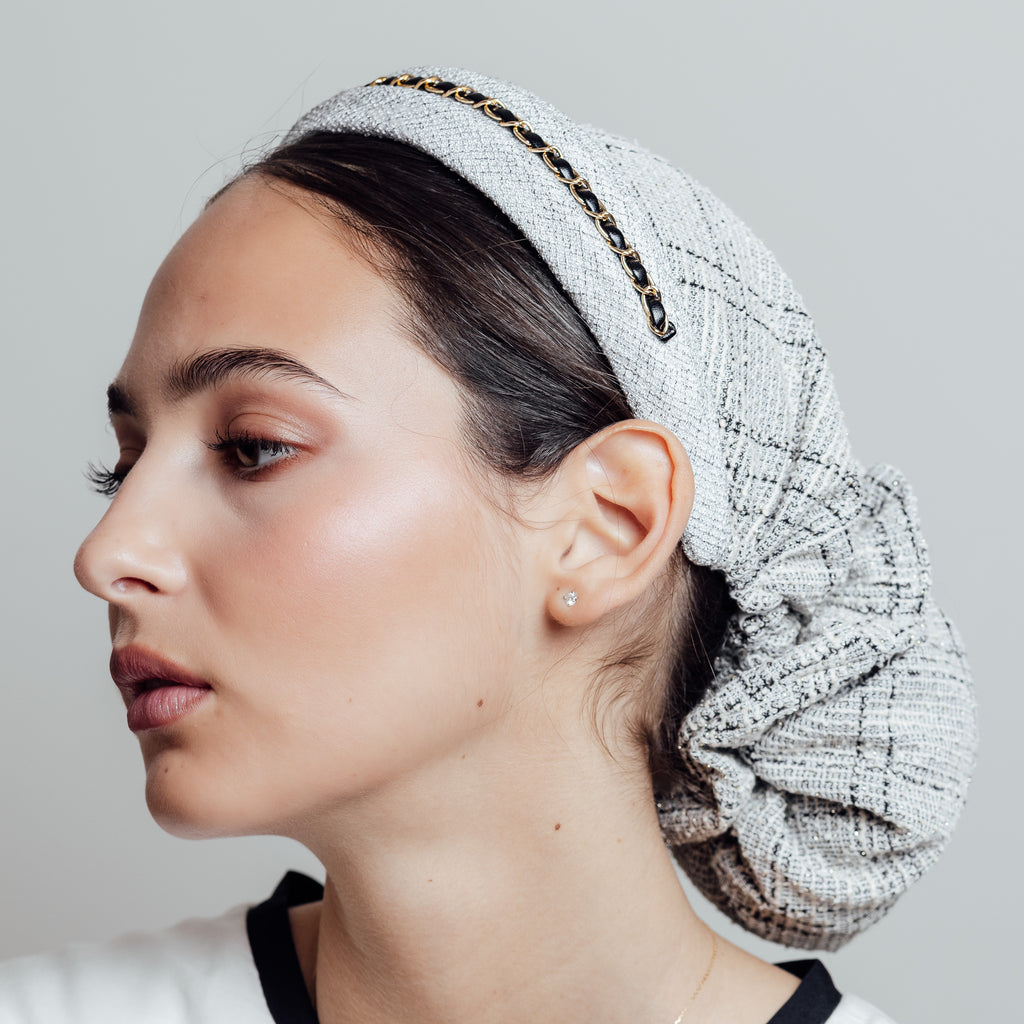 Gabrielle White — vue de trois-quarts, tweed blanc souple
