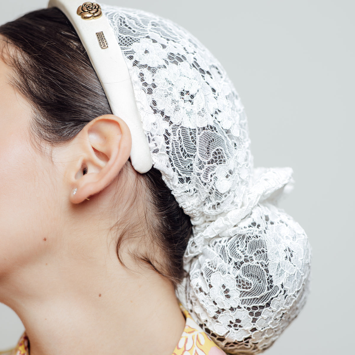 Bridal — trois-quarts, dentelle blanche doublée de résille