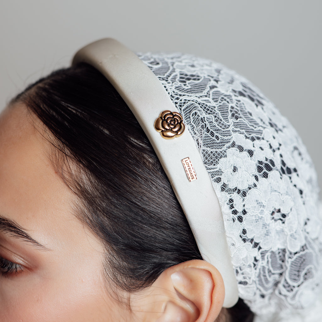 Bridal — profil, finesse du bandeau blanc satiné