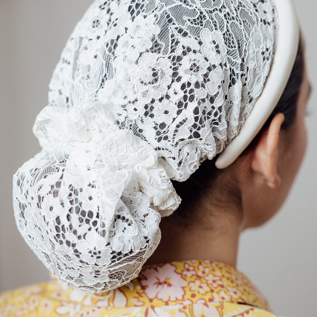 Bridal — détail rapproché de la dentelle blanche